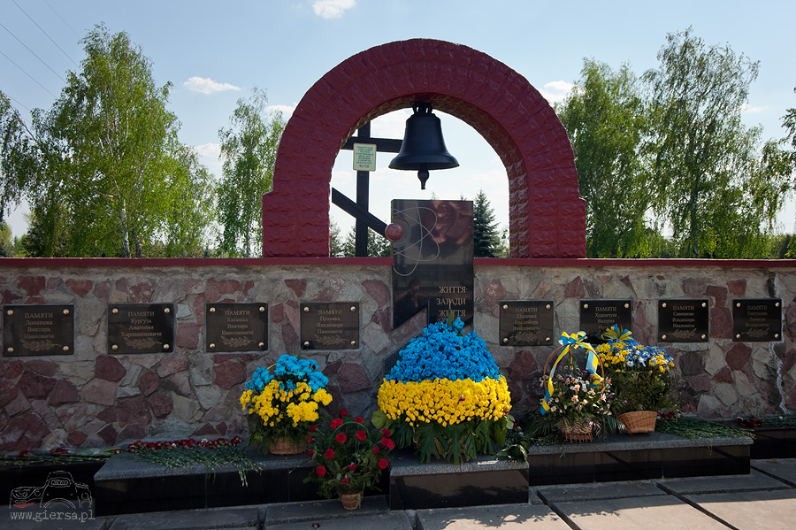 Pomnik ku pamięci poległych strażaków - elektrownia atomowa w Czarnobylu - 01.05.2012